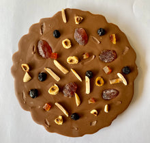 Load image into Gallery viewer, Fruit & Nut Wreath